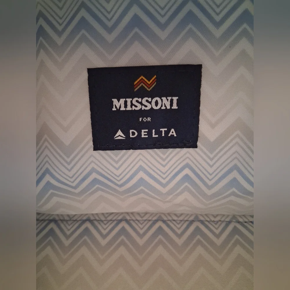 NWOT Missoni & Delta Blue Mesh ZigZag Travel Cosmetic Beauty Makeup Zip Case Bag